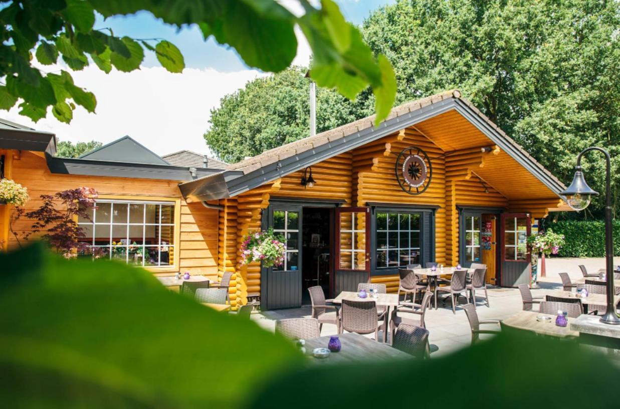 Een Gezellige Chalet Met Zonnige Buitenruimte Op De Veluwe! Vila Putten Exterior foto